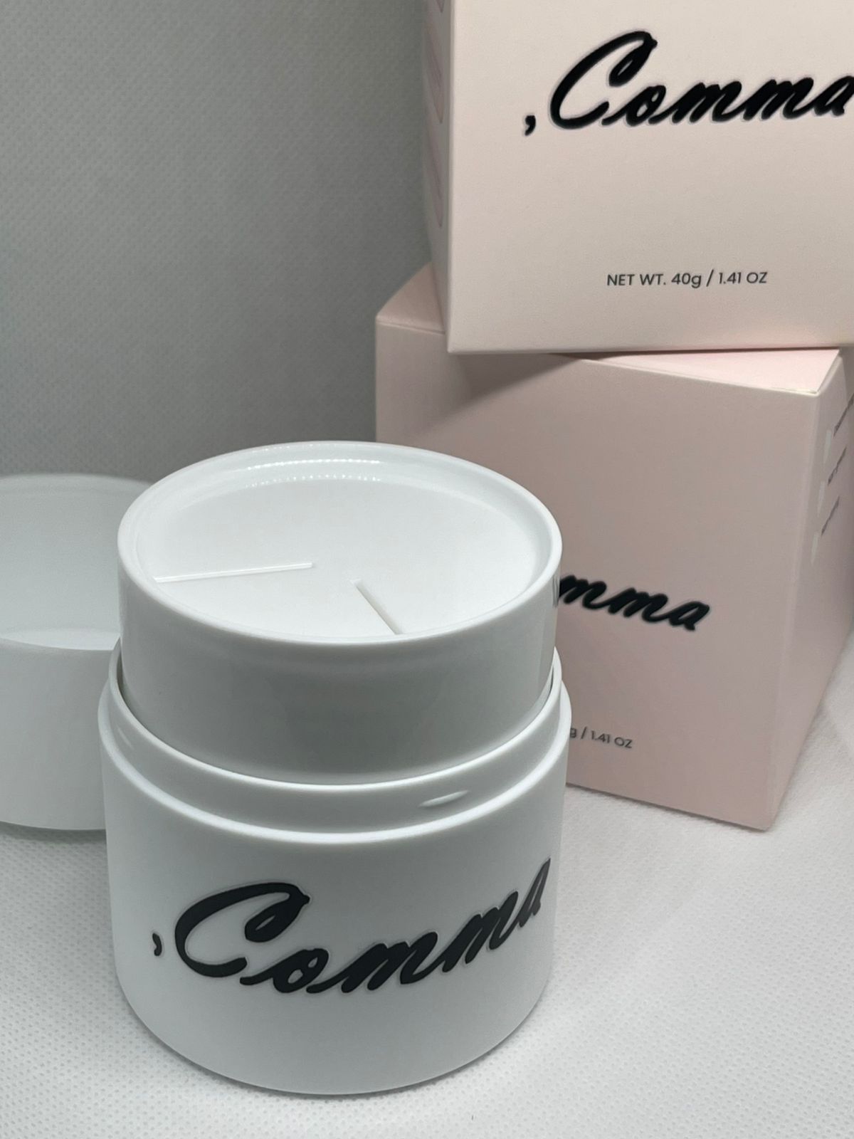 مزيل المكياج  makeup remover