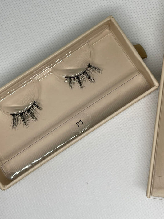 🌿 Comma Lashes –(رموش نباتية فاخرة ثلاثية الأبعاد تستخدم اكثر من( 25