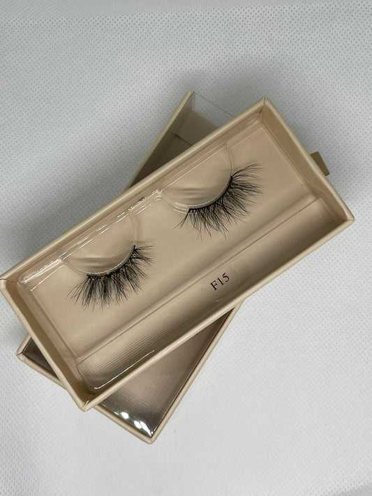 🌿 Comma Lashes (F15)–(رموش نباتية فاخرة ثلاثية الأبعاد تستخدم اكثر من( 25
