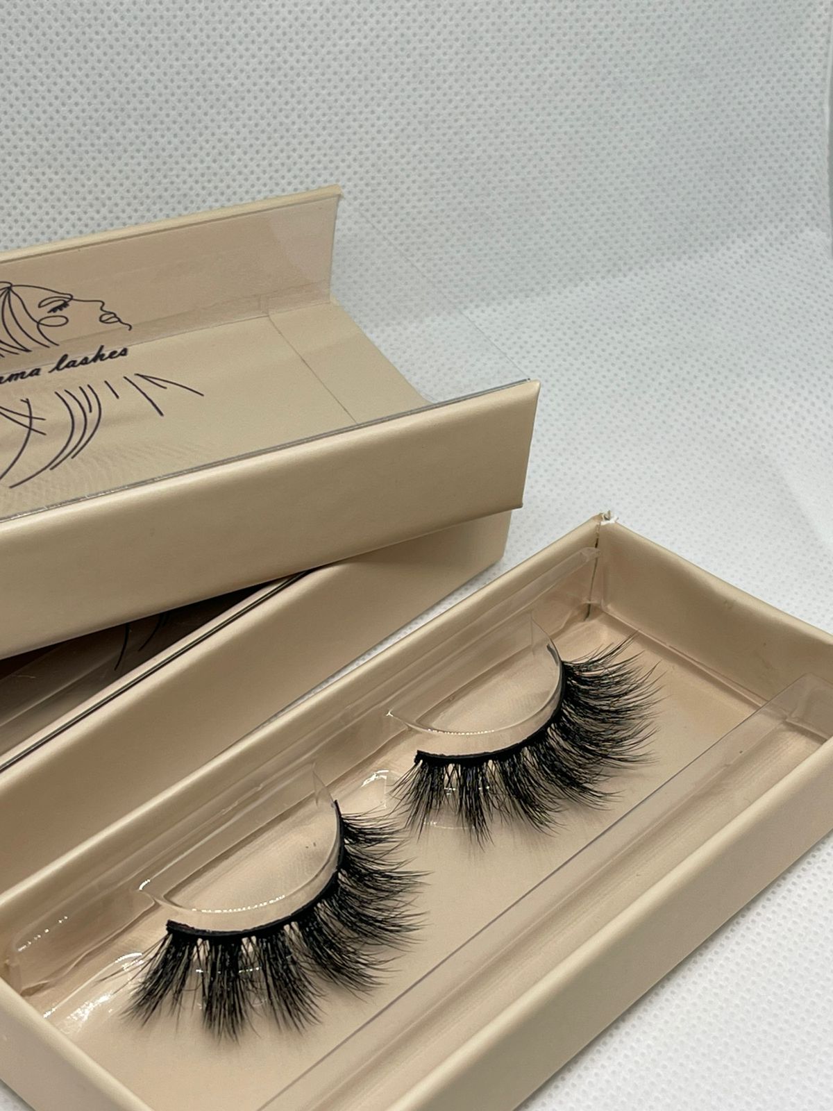 🌿 Comma Lashes –(رموش نباتية فاخرة ثلاثية الأبعاد تستخدم اكثر من( 25